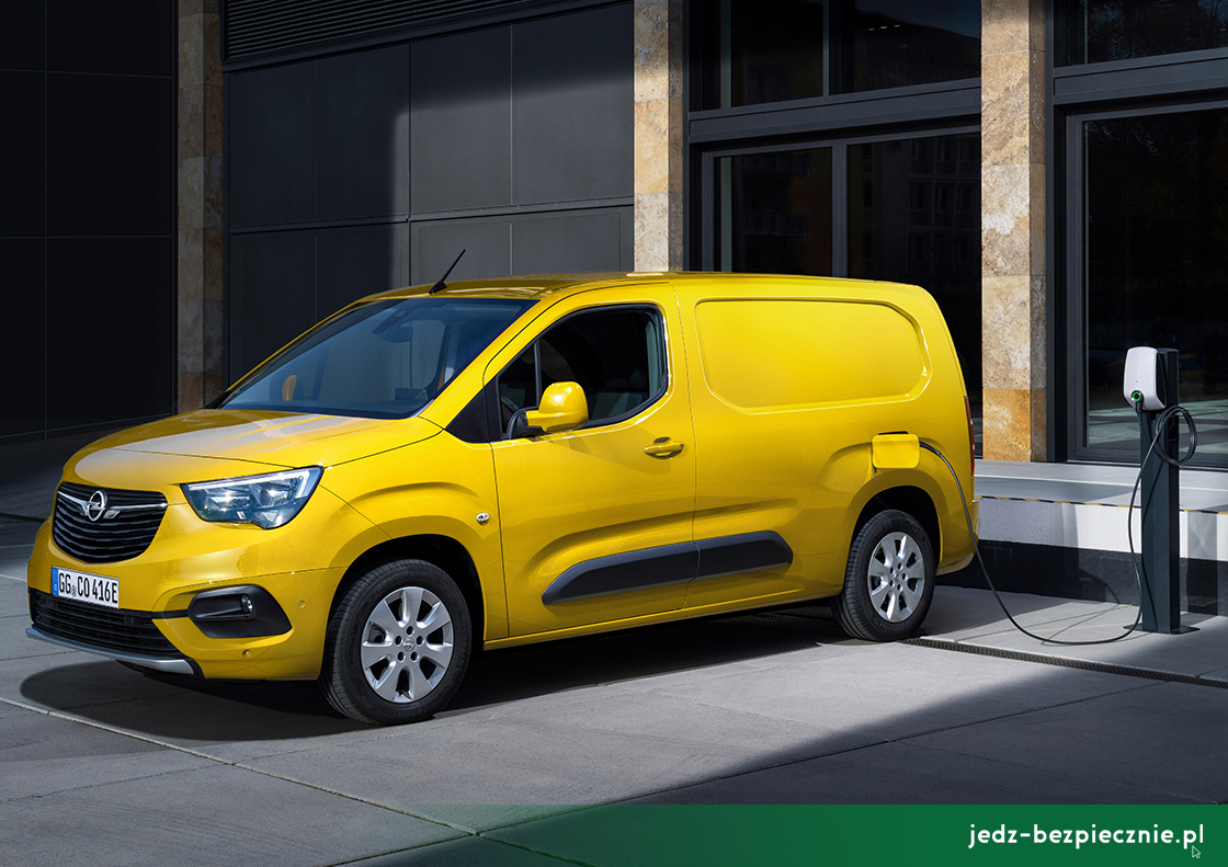 Premiera tygodnia - Opel E Combo-e Cargo - ładowanie samochodu